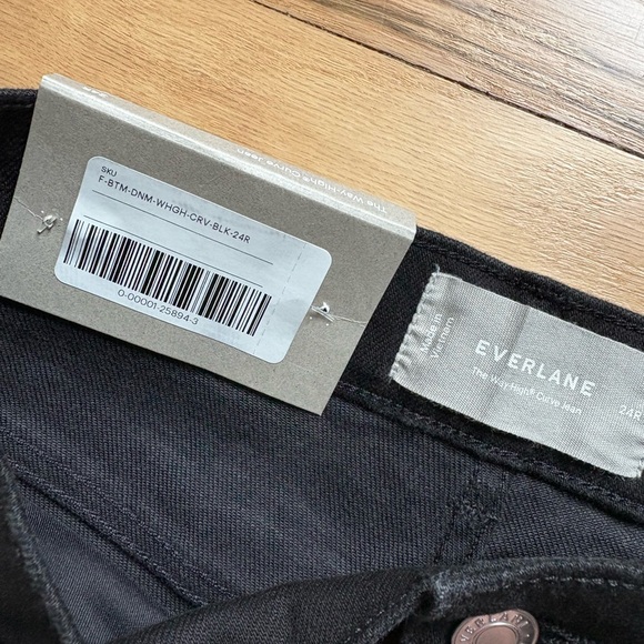 Everlane The Way High Curve Black Denim Jeans size 24,  27 inch inseam NWT - Picture 2 of 3